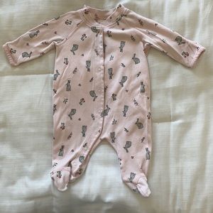 Hanna Andersson Footed pajamas size 50